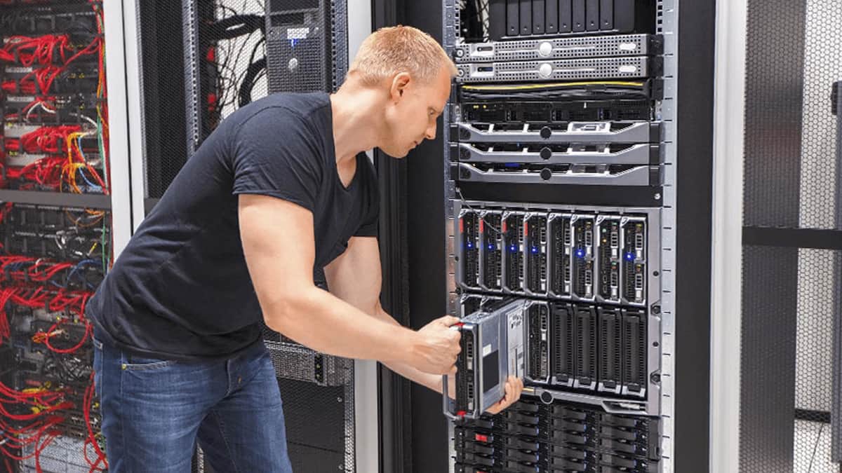 رک سرور چیست + چه انواع و مزایایی دارد - مقداد آی تی